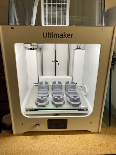 Ultimaker 2+ Connect with three razor presses